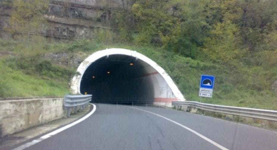 Sansinato chiusa di notte: lavori urgenti e Giro d’Italia, cambia la viabilità sulla “Due Mari”