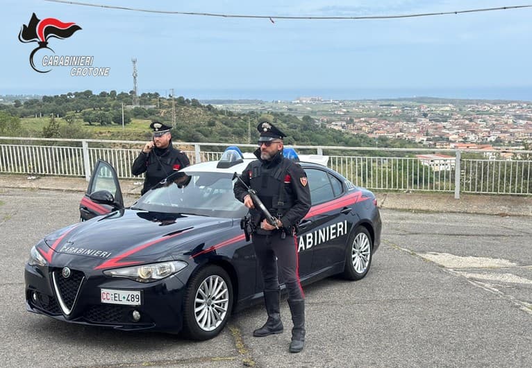 Operazione dei Carabinieri a Crotone: sette arresti per estorsione e appalti condizionati dal metodo mafioso