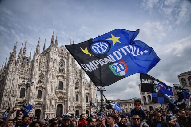 “Inter sul tetto d’Italia: San Siro esplode di gioia per il 21° scudetto nerazzurro”