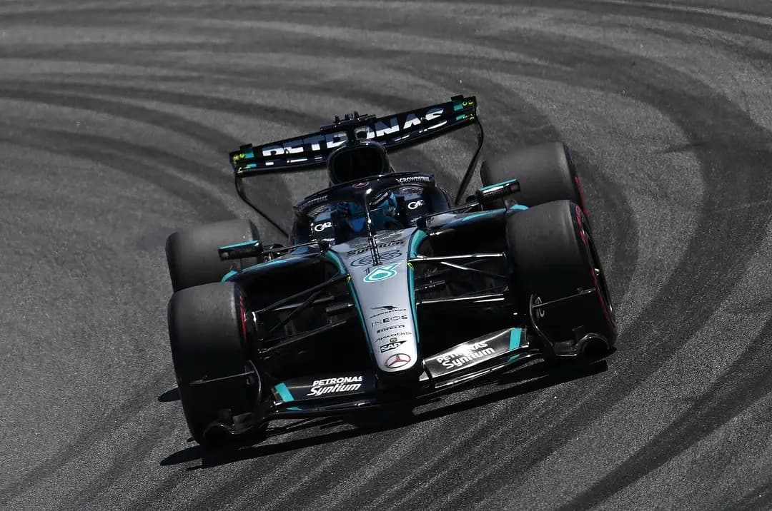 Frecce d'Argento e Fiamme Rosse: a Barcellona è pole di Russell, ma l'ombra di Hamilton fa sognare Maranello!