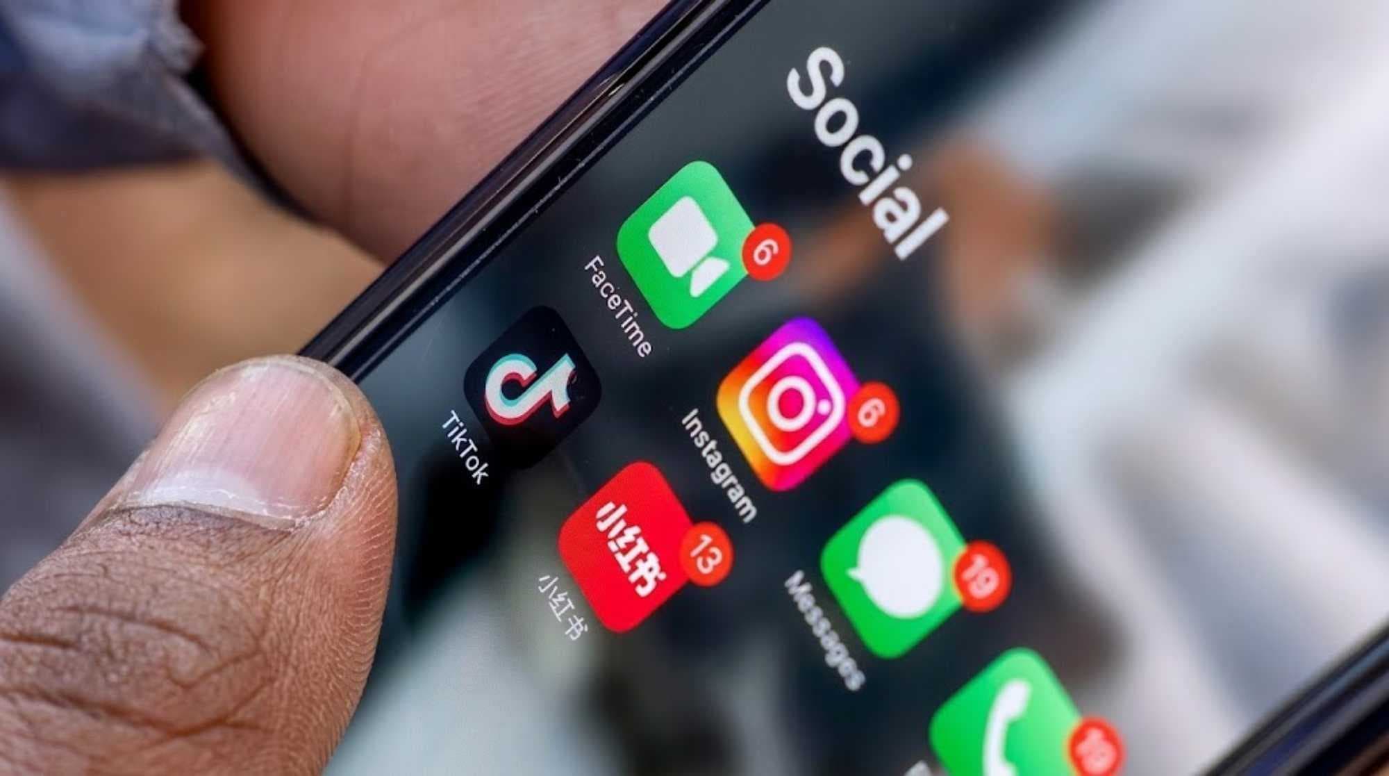 Apple chiude la falla iPhone: messaggi ‘cancellati’ non erano davvero spariti