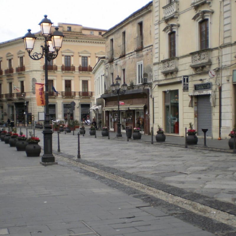 Catanzaro riscopre la piazza: al via i mercati tematici domenicali tra artigianato, gusto e rilancio del centro