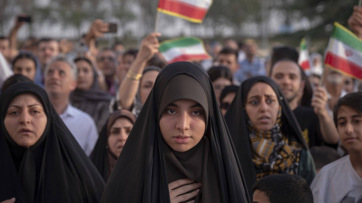 Iran nel silenzio e nel sangue: l’allarme di Nazanin Boniadi scuote il mondo