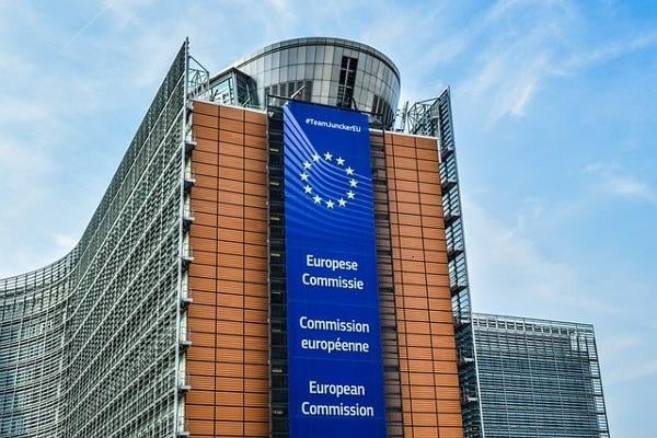 Big Tech sotto indagine in Europa: Bruxelles stringe sulle pratiche anticoncorrenziali