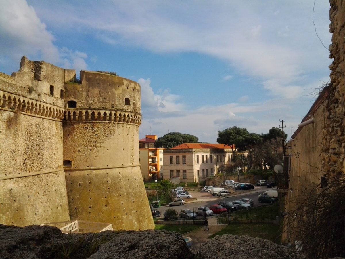 Viabilità rivoluzionata per Antica Kroton: lavori al Castello Carlo V, cambia il traffico in città