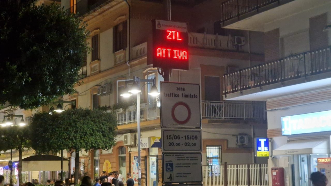 Lungomare di Crotone, nuovi orari ZTL: cambiano accessi e fasce di chiusura dal 15 febbraio
