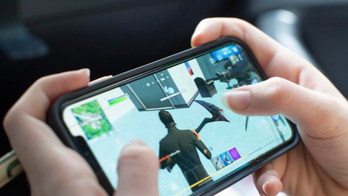 “Fortnite torna su App Store: Epic riaccende la guerra globale contro Apple”