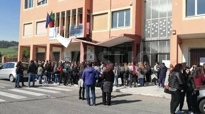 Liceo Gravina, i genitori si uniscono: nasce il Comitato del plesso San Francesco per sicurezza e futuro della scuola