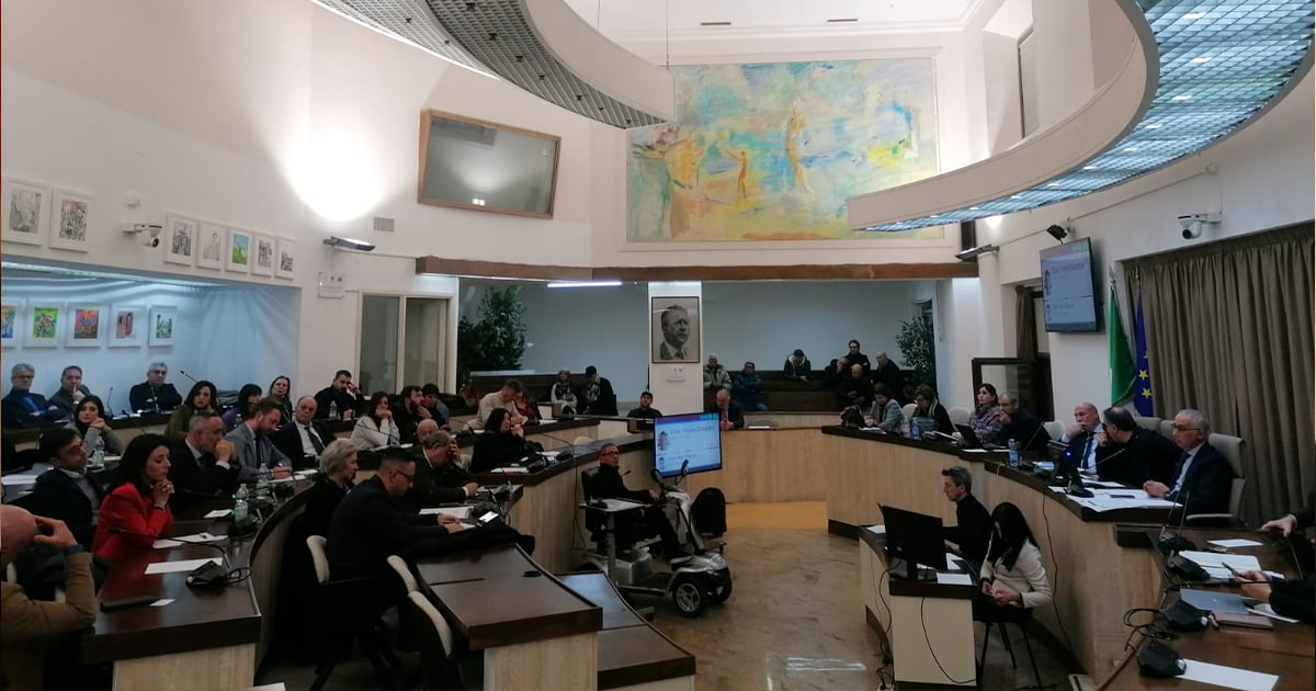 Crotone, il Consiglio comunale entra nel vivo: bilancio 2026-2028, tasse locali e sviluppo urbano al centro della seduta del 19 marzo