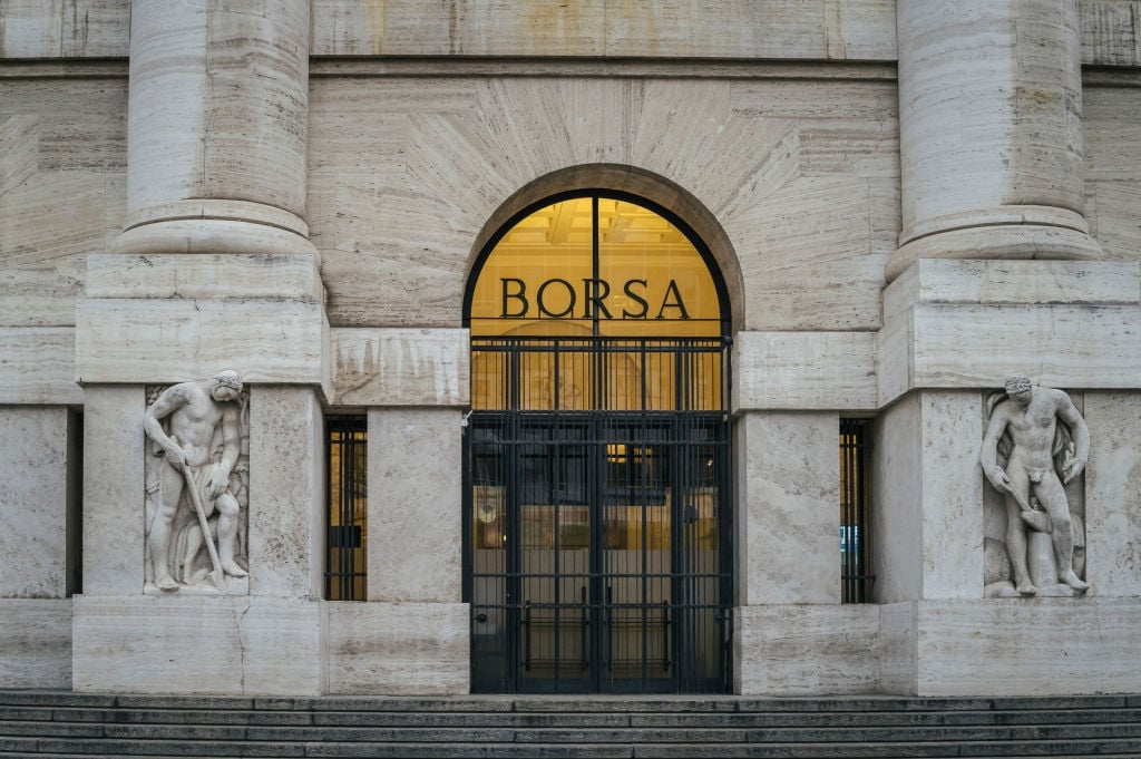 Piazza Affari in rosso: Milano apre in forte calo sotto il peso dei maxi dividendi