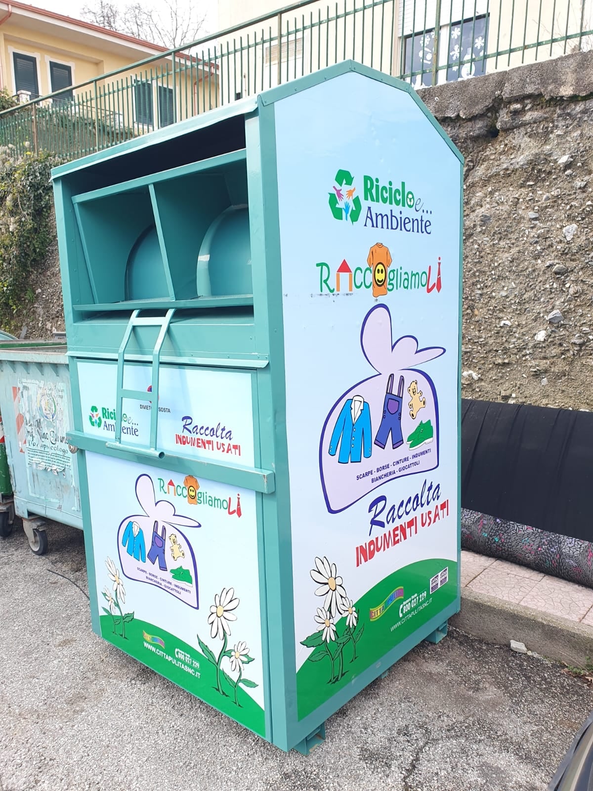 Lamezia cambia volto: via i cassonetti per abiti usati e oli esausti dalle strade