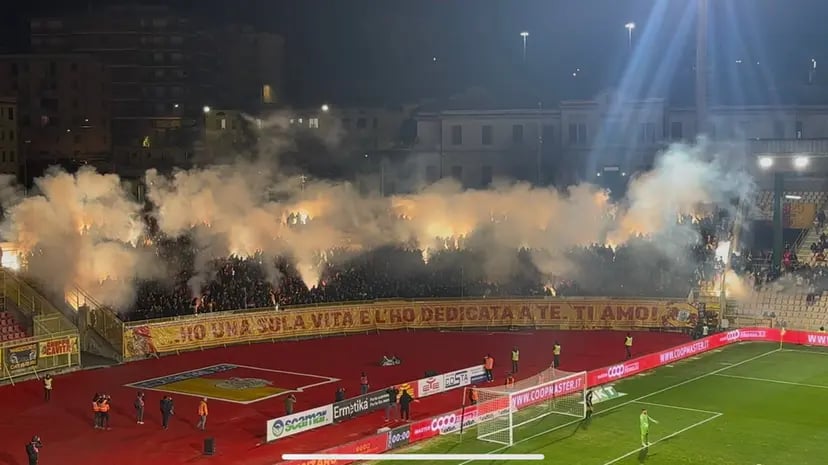 Catanzaro si prepara alla battaglia playoff: la Curva Capraro accende il “Ceravolo” contro l’Avellino