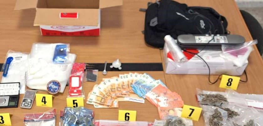 Paola, la droga vestita da regalo: smantellato un laboratorio nascosto in pieno centro