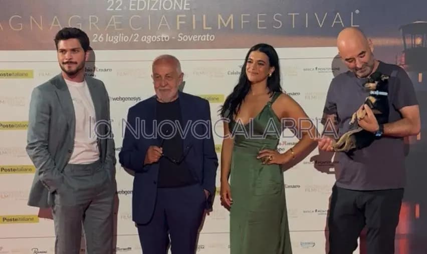 Vecchioni illumina Soverato: poesia, cinema e musica al Magna Graecia Film Festival