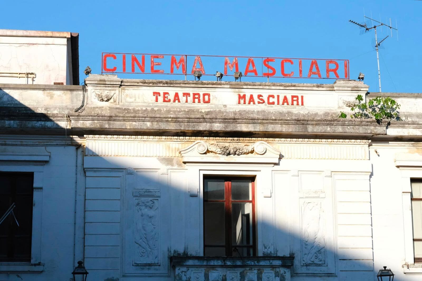 Il Masciari riaccende i suoi sogni: SCHERMI riporta Catanzaro dentro il teatro della memoria