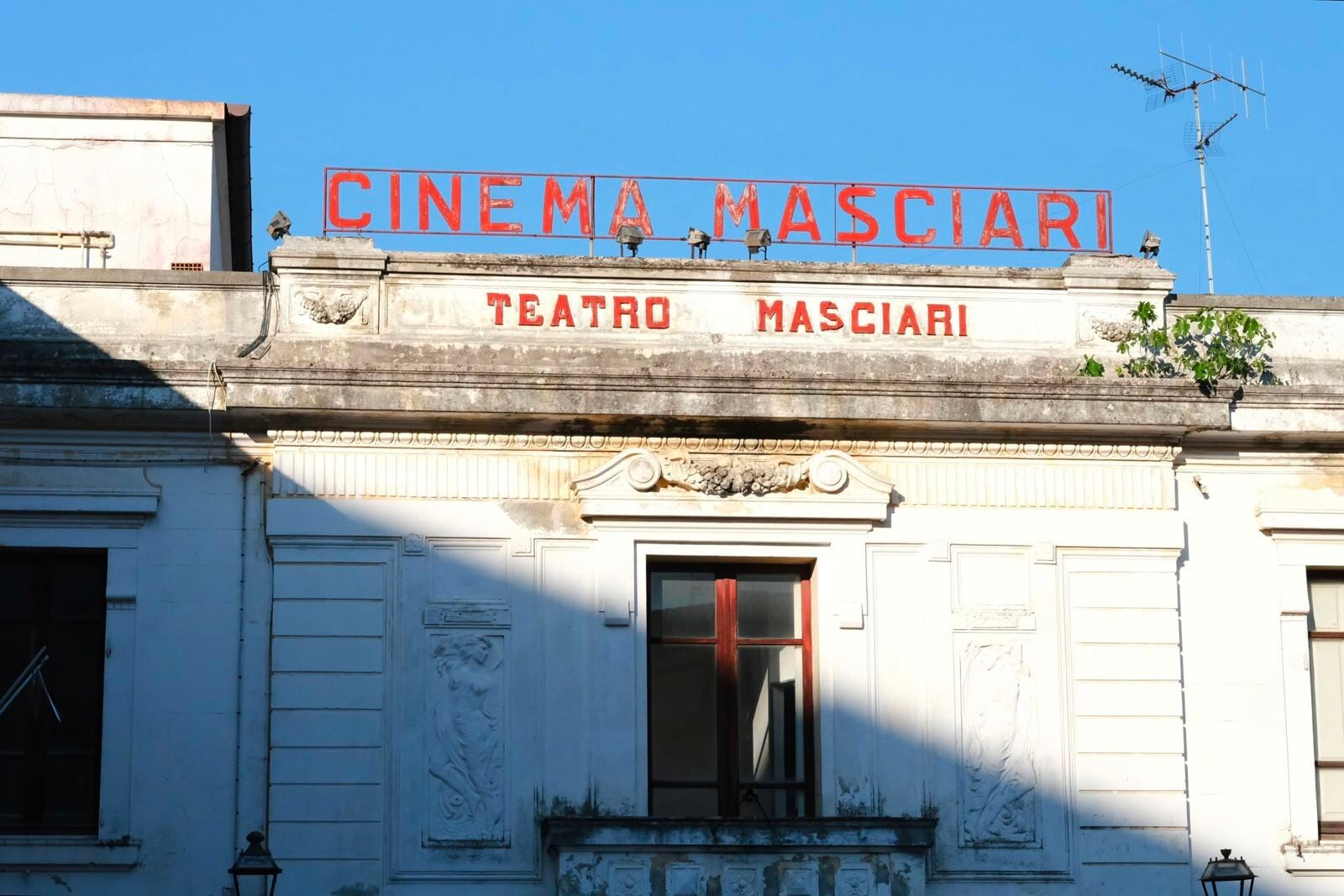 Il Masciari riaccende i suoi sogni: SCHERMI riporta Catanzaro dentro il teatro della memoria