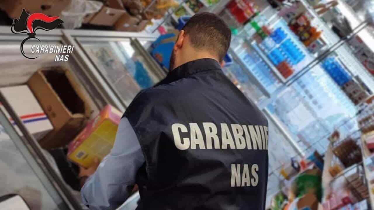 Maxi sequestro a Soverato: oltre 500 kg di alimenti ritirati dal mercato dopo i controlli dei NAS