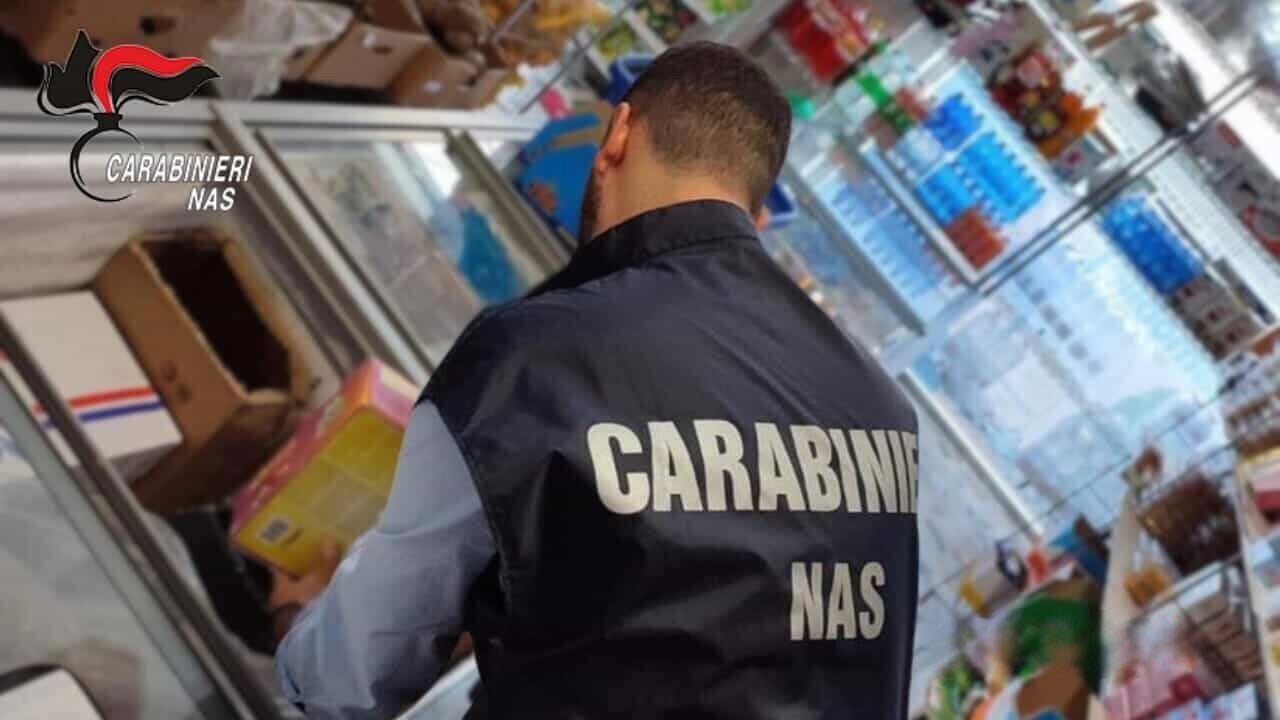 Maxi sequestro a Soverato: oltre 500 kg di alimenti ritirati dal mercato dopo i controlli dei NAS