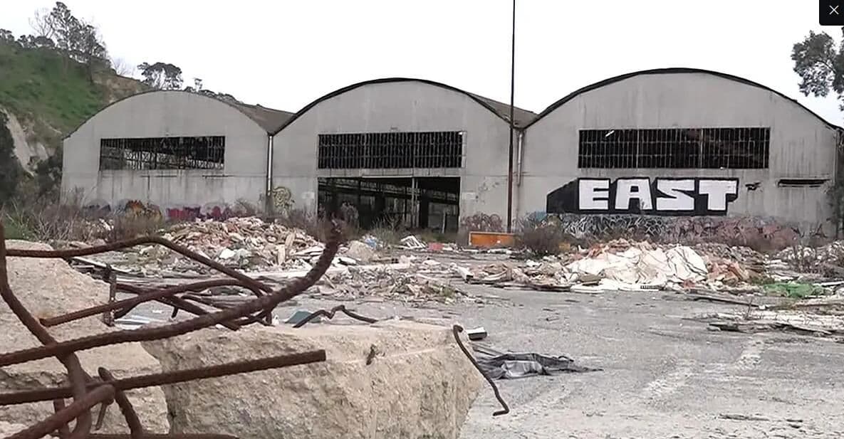 «La democrazia ascolta, non zittisce»: a Crotone il caso amianto accende il dibattito istituzionale