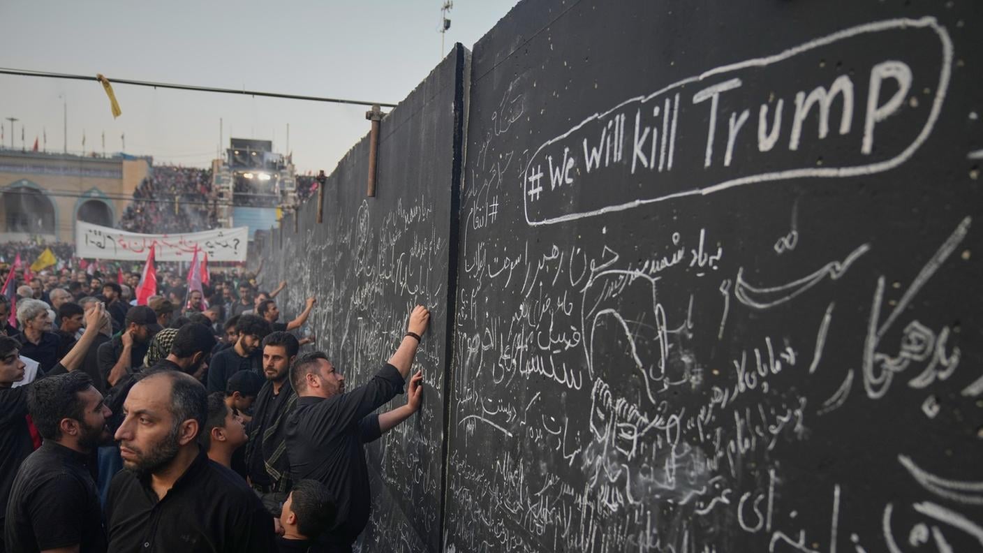 Iran, Ghalibaf accende la piazza: “Gli invincibili iraniani gridano vendetta”