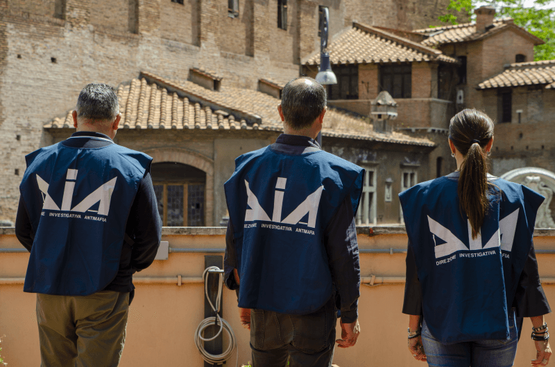 Pressione sulle imprese, scattano gli arresti: nel Cosentino riemerge l’ombra del metodo mafioso