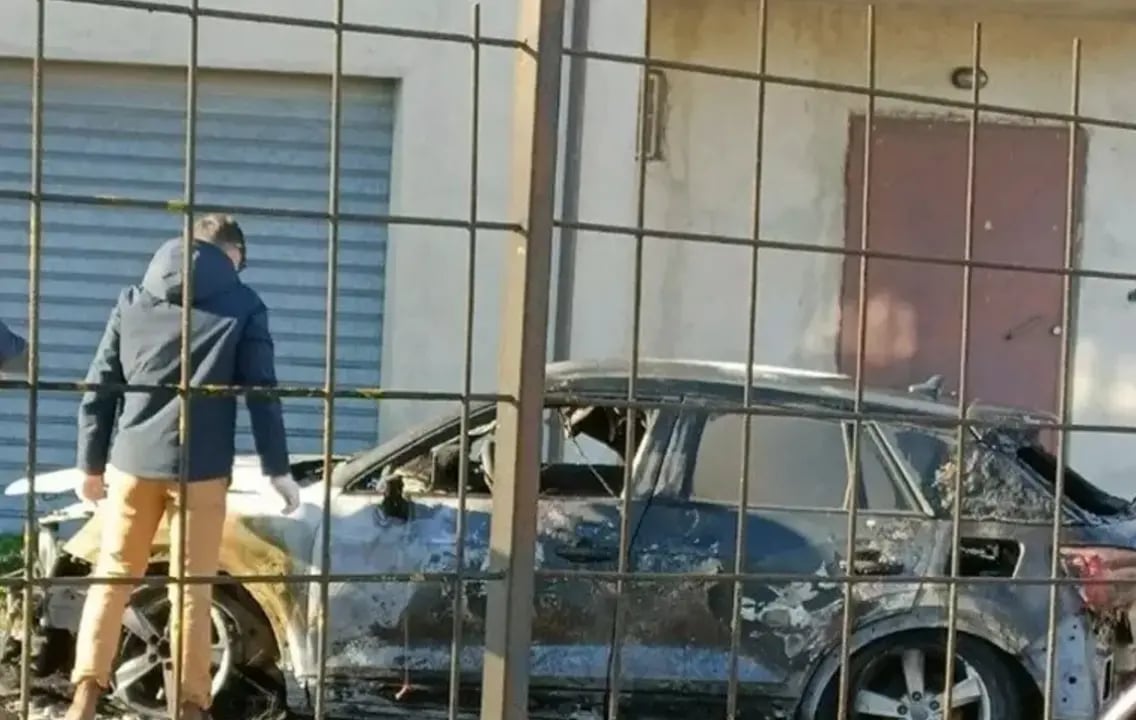 Incendio distrugge auto nella notte nel vibonese: indagini per possibile origine dolosa