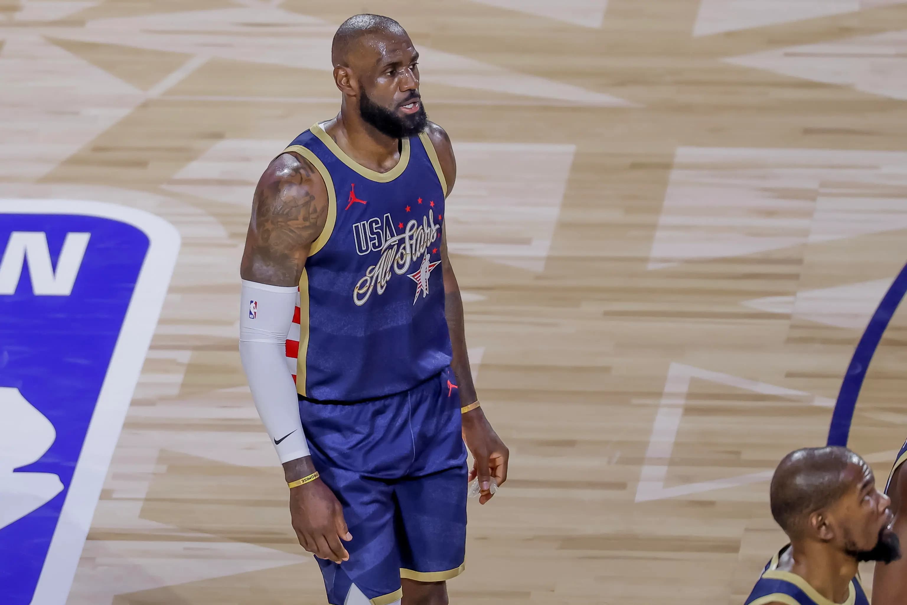 Campionato NBA: Boston vince a Los Angeles, LeBron supera i 43 mila punti in carriera