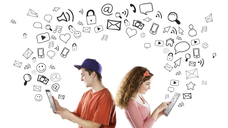 La Rivoluzione della Sintesi: L'Algoritmo che Trasforma il Caos Informativo in Potere Decisionale