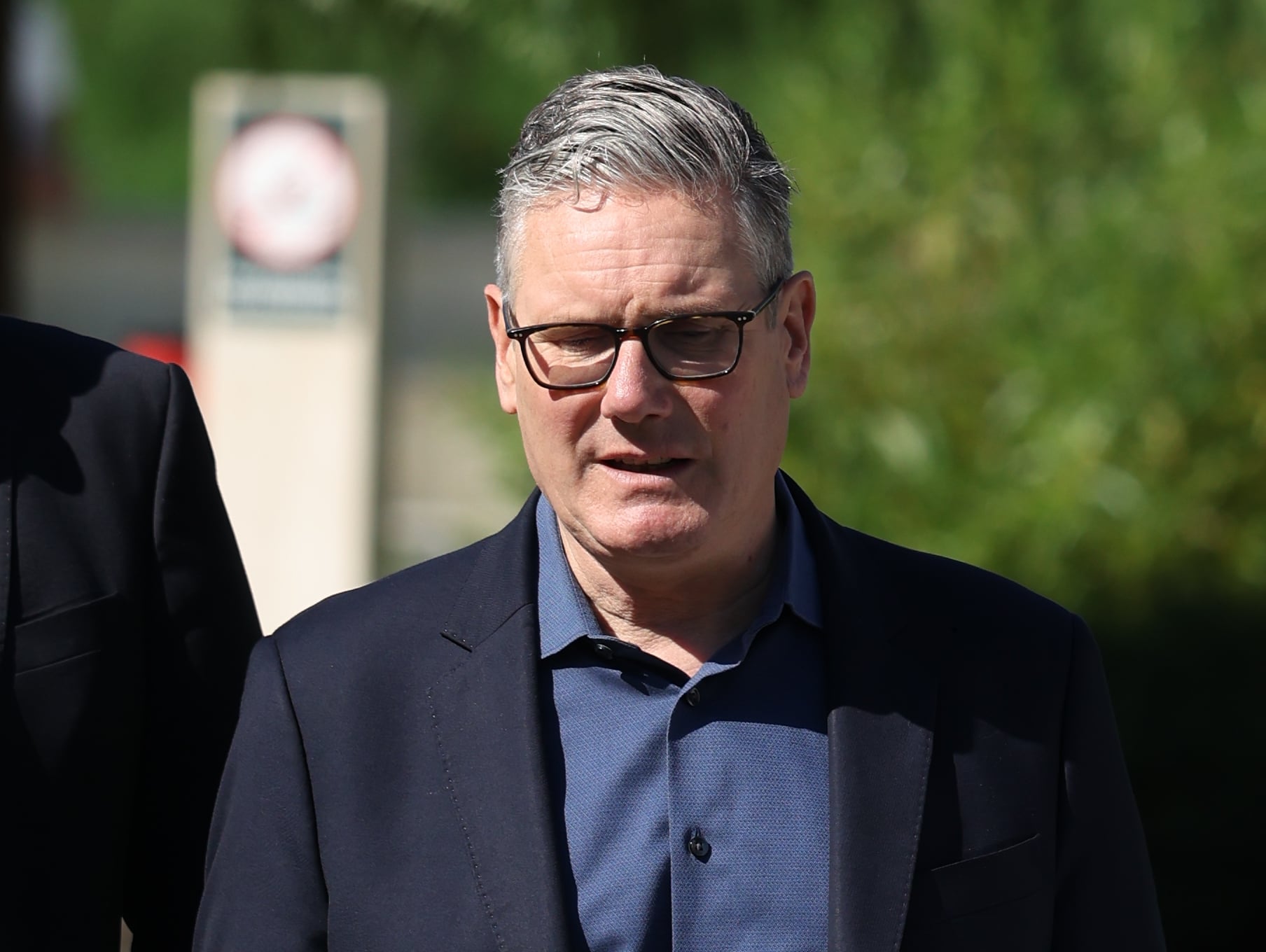 Starmer lascia Downing Street con un messaggio di orgoglio: “Lascio un Paese più forte”, ora tocca a Burnham guidare il Regno Unito