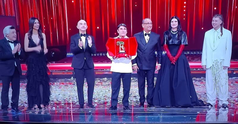 Sanremo 2026 ha un re inatteso: Sal Da Vinci conquista l’Ariston e accende il dopo-Festival