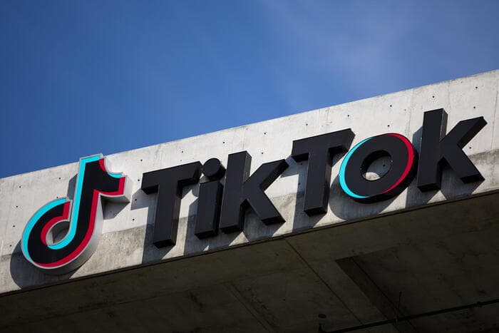 TikTok sotto osservazione UE: indagine su algoritmi e minori