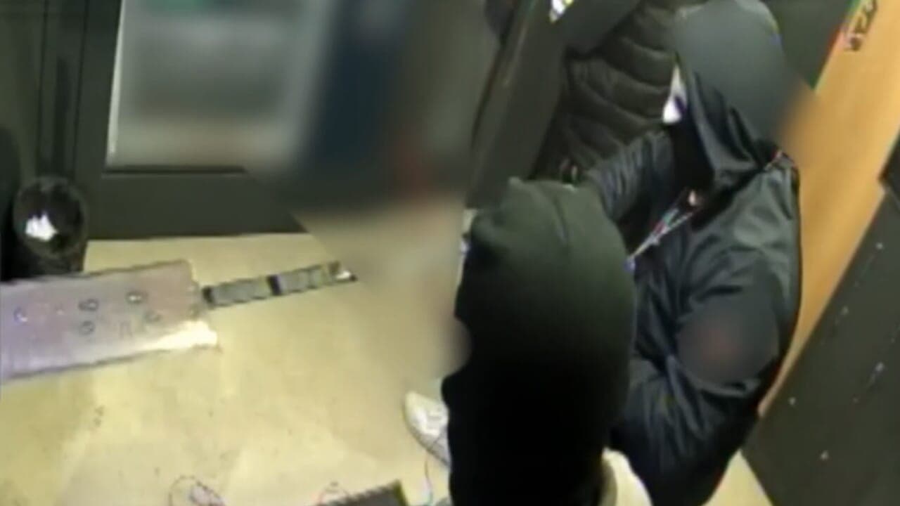 Assalti agli ATM con esplosivi: smantellata banda della “marmotta”, un ricercato