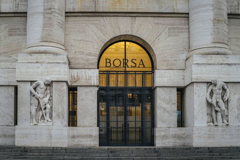 Piazza Affari in rosso: Milano apre in forte calo sotto il peso dei maxi dividendi