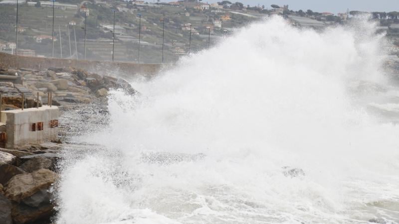 Tempesta “Freya” sull’Italia: raffiche oltre i 100 km/h e mareggiate, scatta l’allerta in più regioni