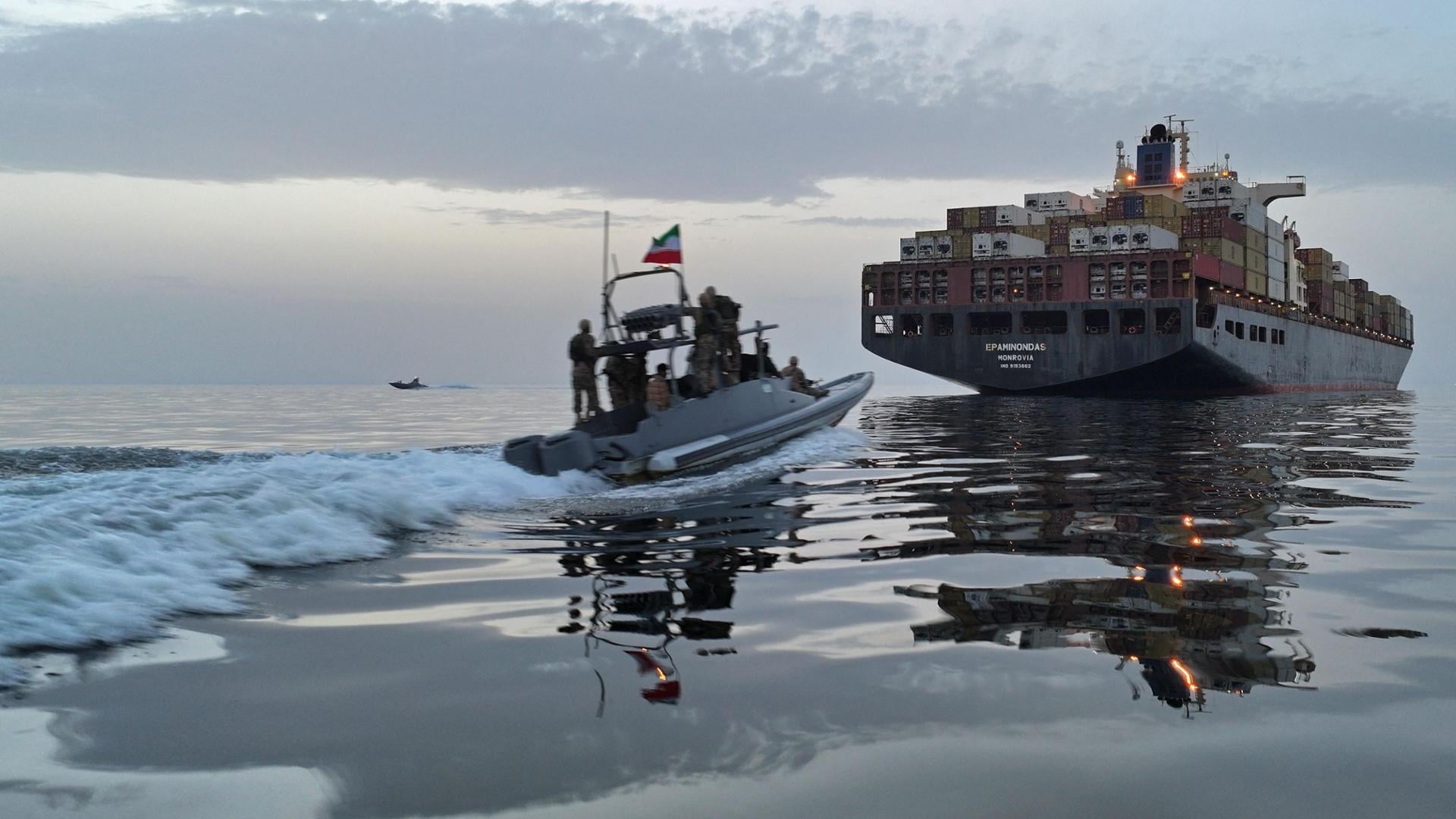 “Trump avverte l’Iran: ‘Sarà spazzato via se attacca le navi USA’ – nuova escalation tra Washington e Teheran”