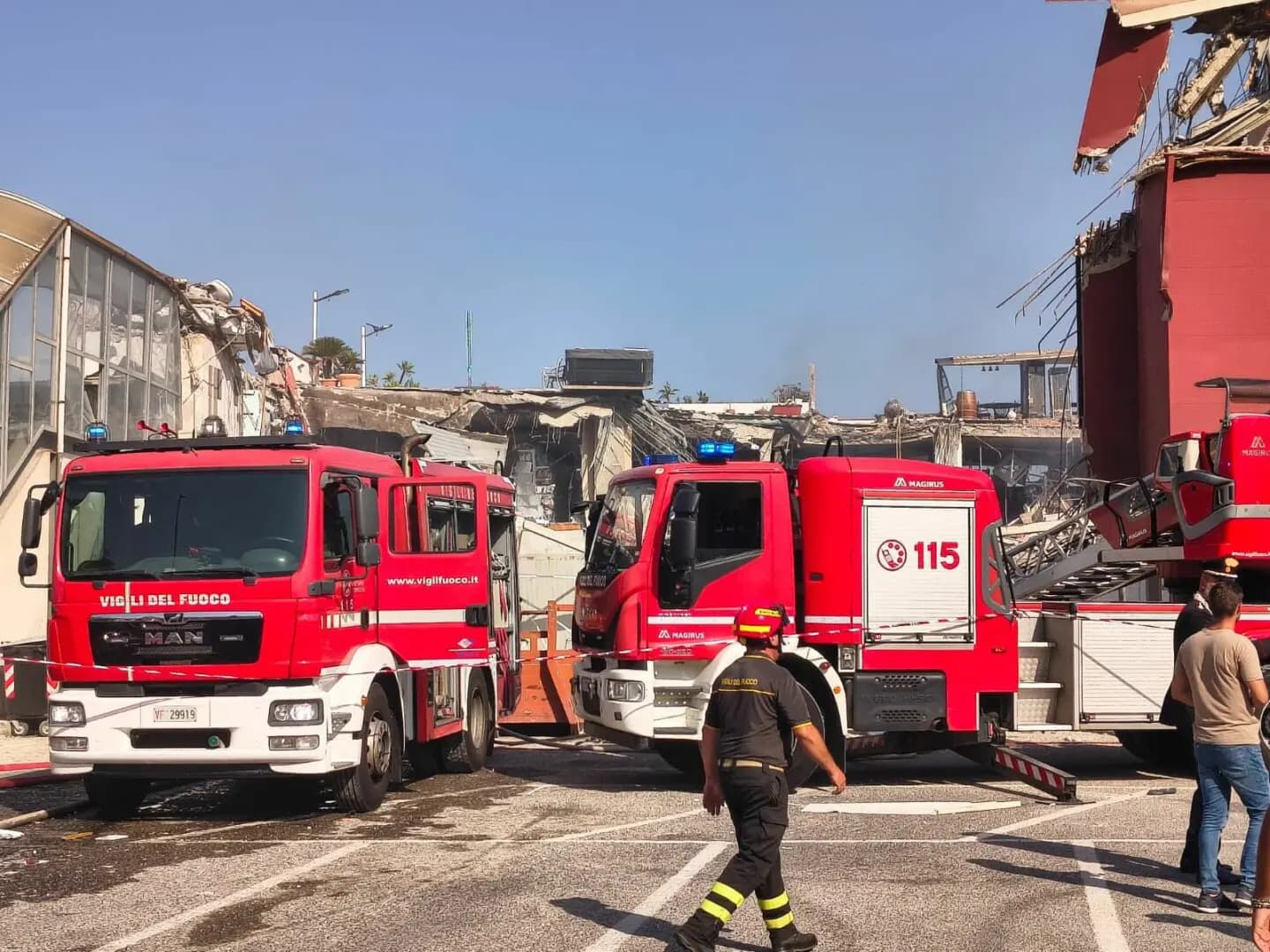 Crollo a Messina, scatta la corsa contro il tempo: sei dispersi sotto le macerie