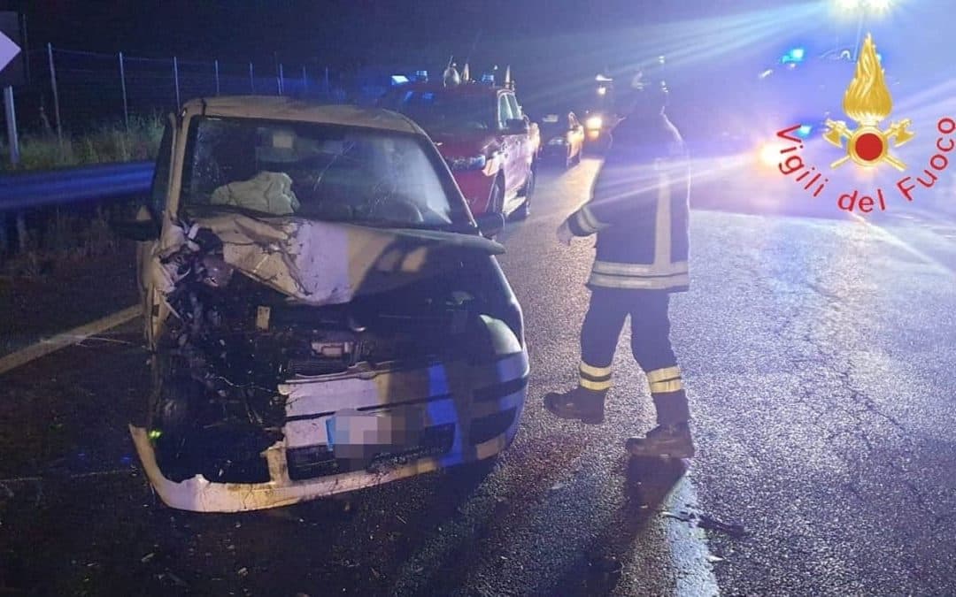 Tragedia sulla SS107: notte di soccorsi a Caccuri dopo lo scontro tra auto