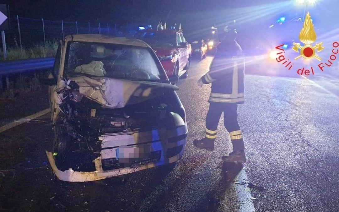 Tragedia sulla SS107: notte di soccorsi a Caccuri dopo lo scontro tra auto