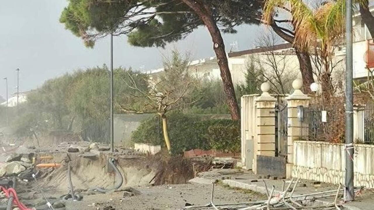 Calabria, la conta dei danni diventa battaglia politica: in Consiglio arriva la spinta per i fondi Ue