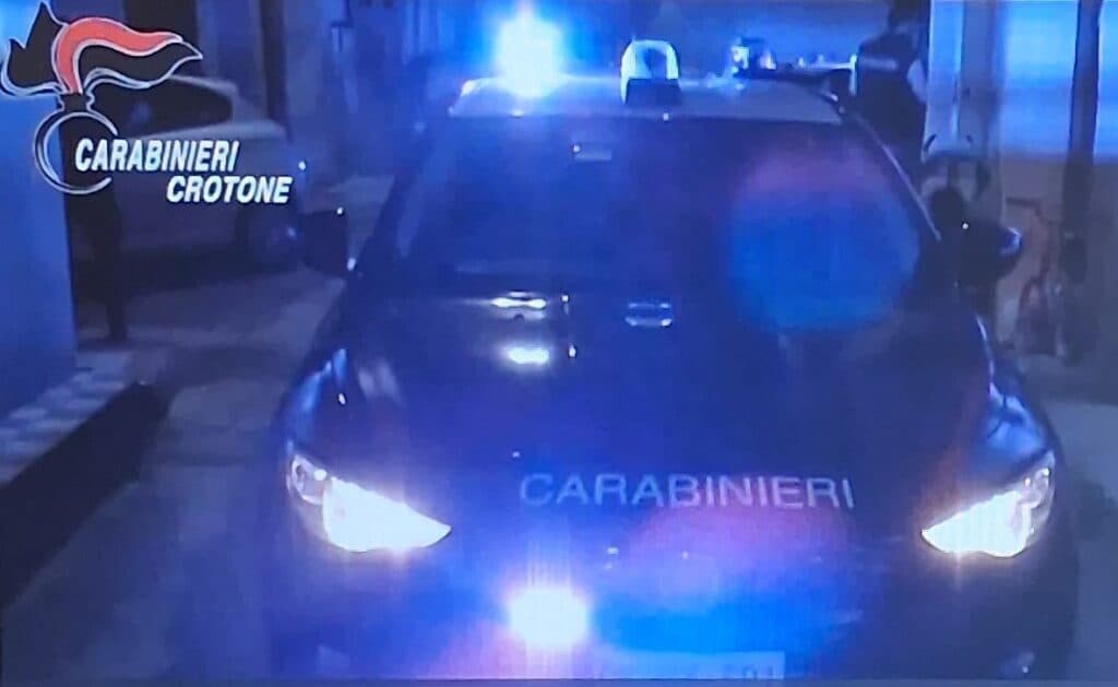 Maxi operazione a Crotone: 10 misure cautelari per associazione a delinquere, truffe e riciclaggio