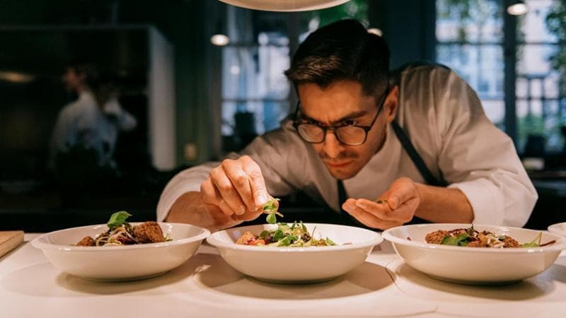 Ristorazione, i conti tornano solo a metà: 100 miliardi di consumi ma il settore non ha ancora chiuso la ferita