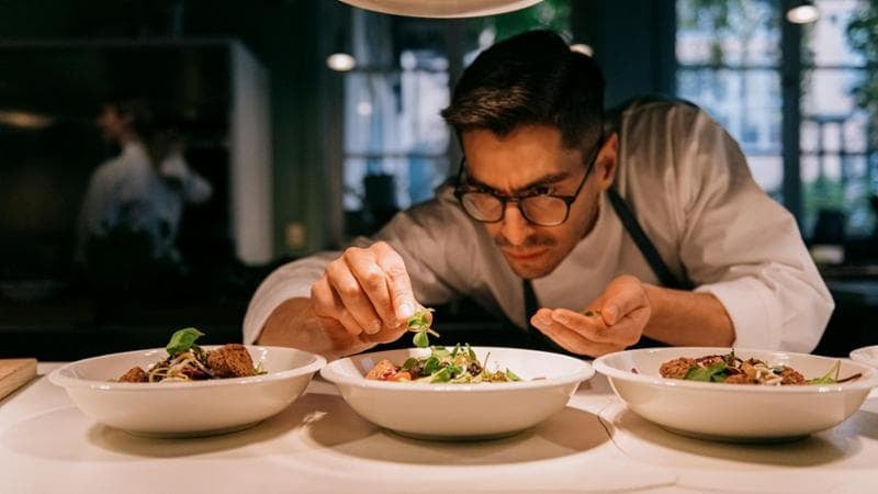 Ristorazione, i conti tornano solo a metà: 100 miliardi di consumi ma il settore non ha ancora chiuso la ferita