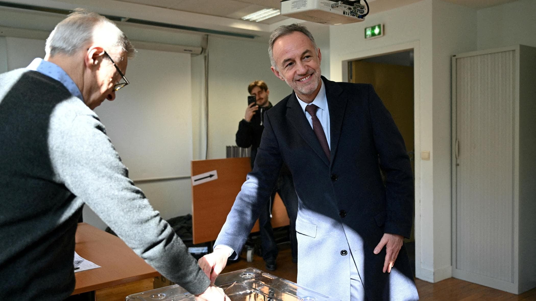 Francia, il voto che prepara il dopo: le comunali diventano il vero prologo della corsa all’Eliseo