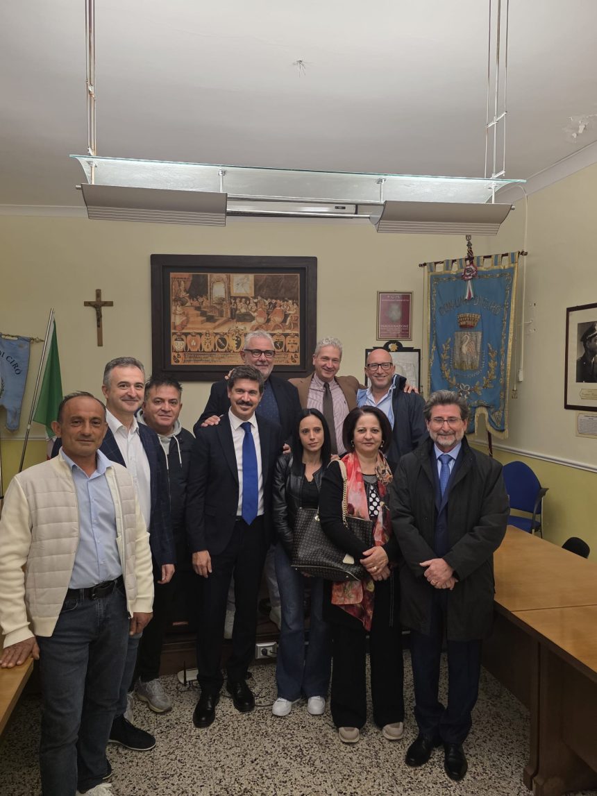 SANA LOBBYING ISTITUZIONALE PER SVELARE AL MONDO CHE L’ITALIA HA DATO AL MONDO IL CALENDARIO GREGORIANO. CIRÒ E MONTE PORZIO CATONE SIGLANO GEMELLAGGIO IN NOME DI LILIO, MID UNIVERSALE