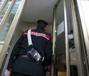 Isola Capo Rizzuto: calci e pugni ad un’anziana, arrestato 42enne per rapina e tentata estorsione.